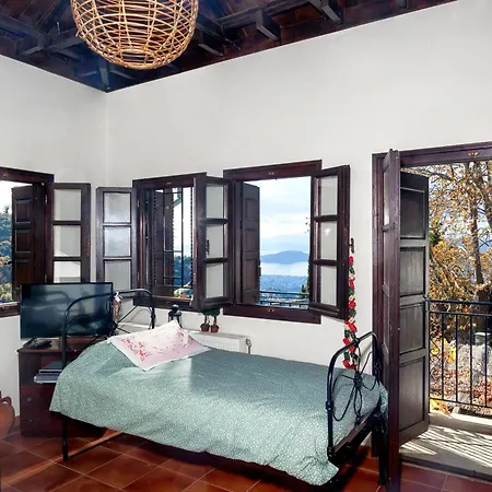 Maria's Cozy Loft In